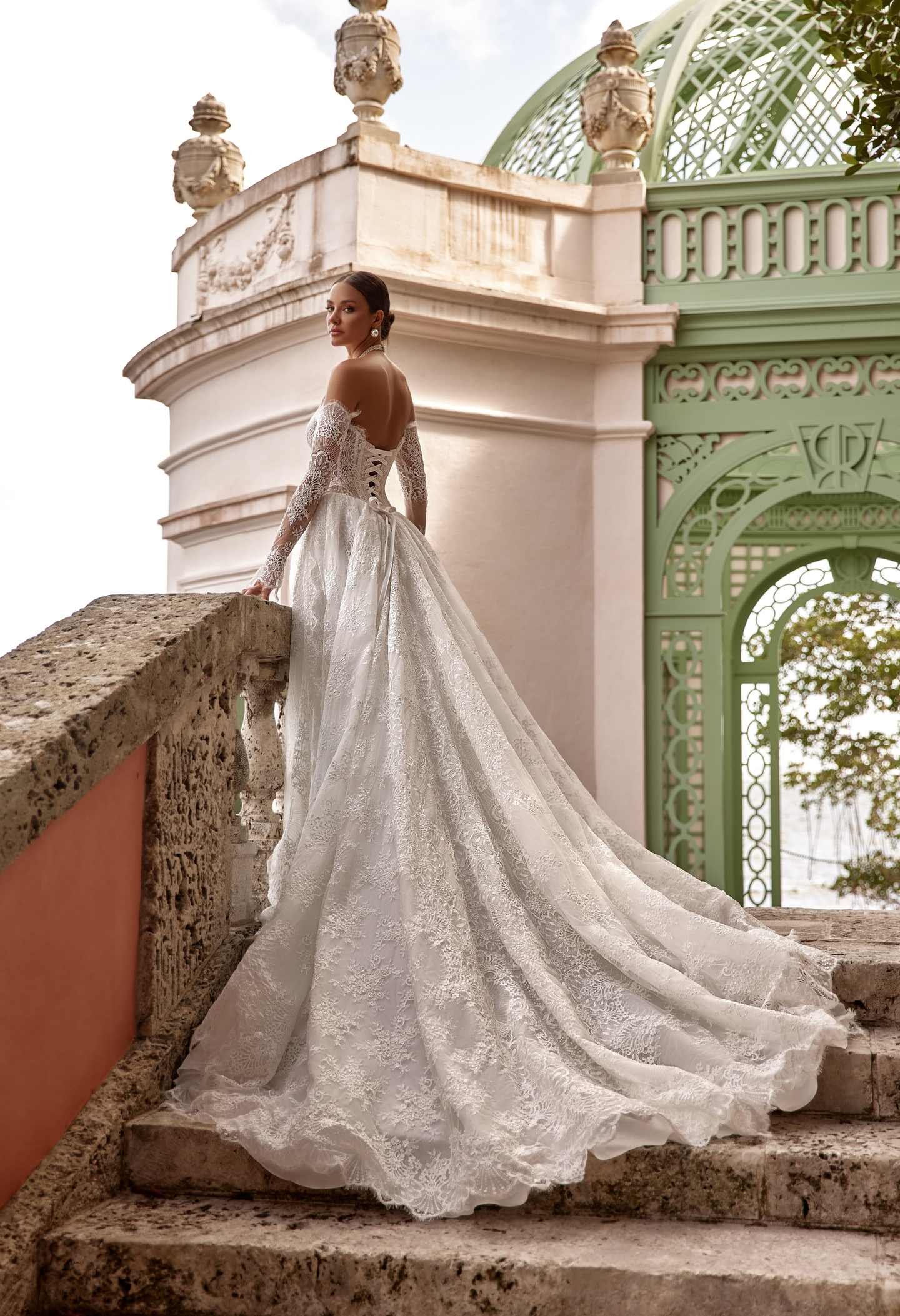 オクサーナムハ｜Ａラインドレス｜イゼリア後ろ