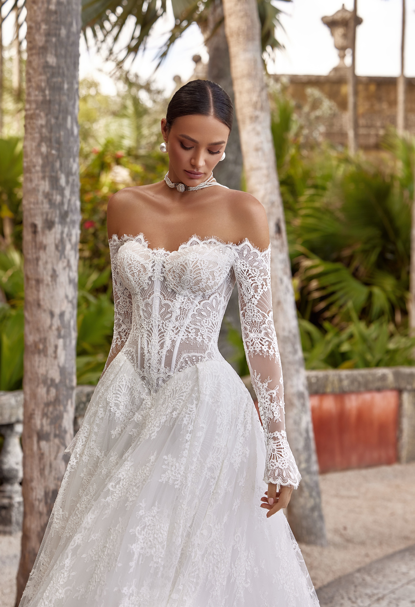 オクサーナムハ｜Ａラインドレス｜イゼリア上半身