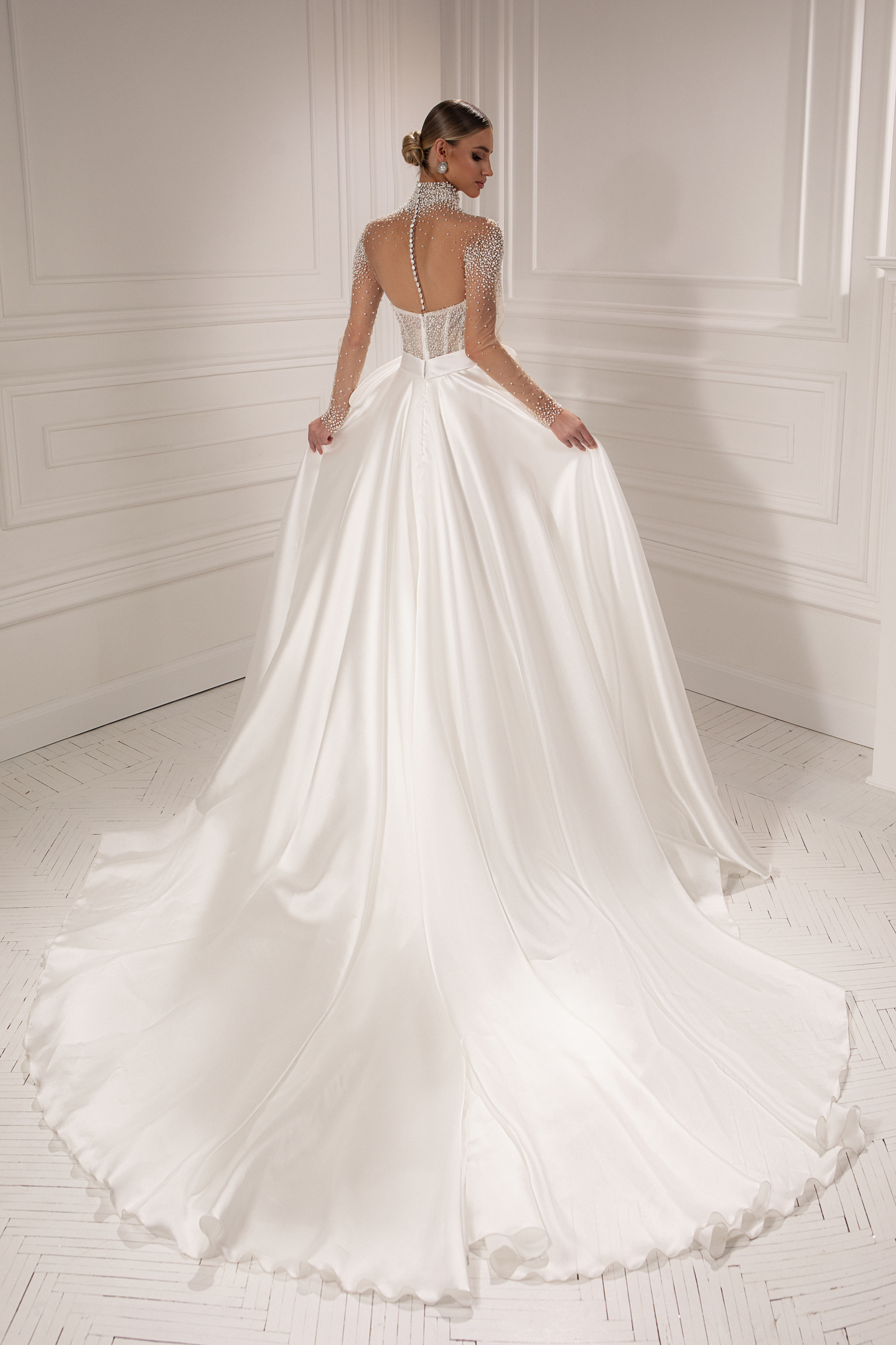 画像｜オクサーナムハ｜Aライン｜ミレッラ後ろ