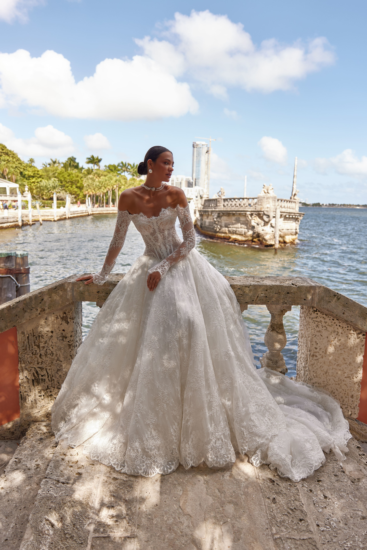 オクサーナムハ｜Ａラインドレス｜イゼリア全身